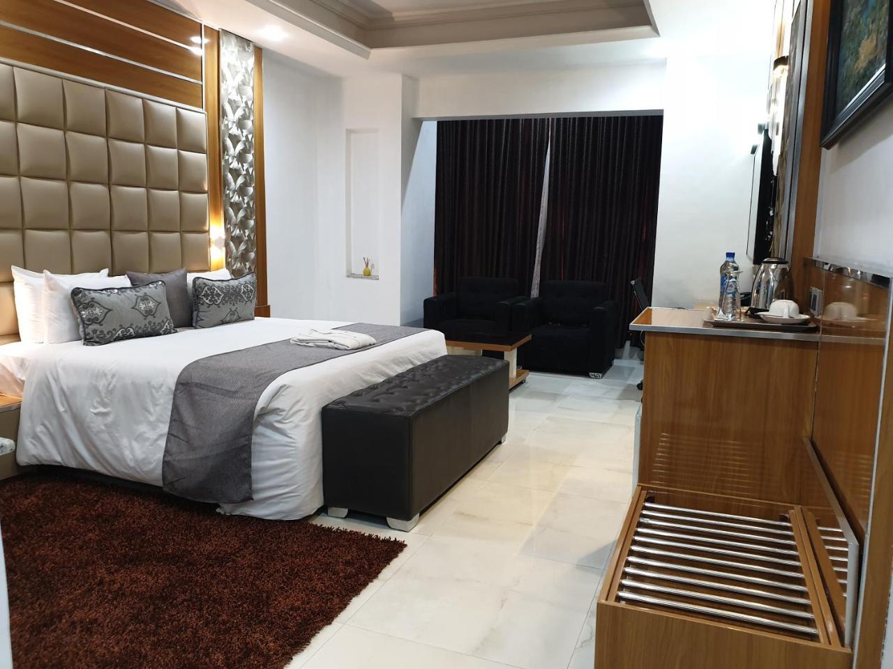 Caesar'S Luxury Hotel 레키 외부 사진