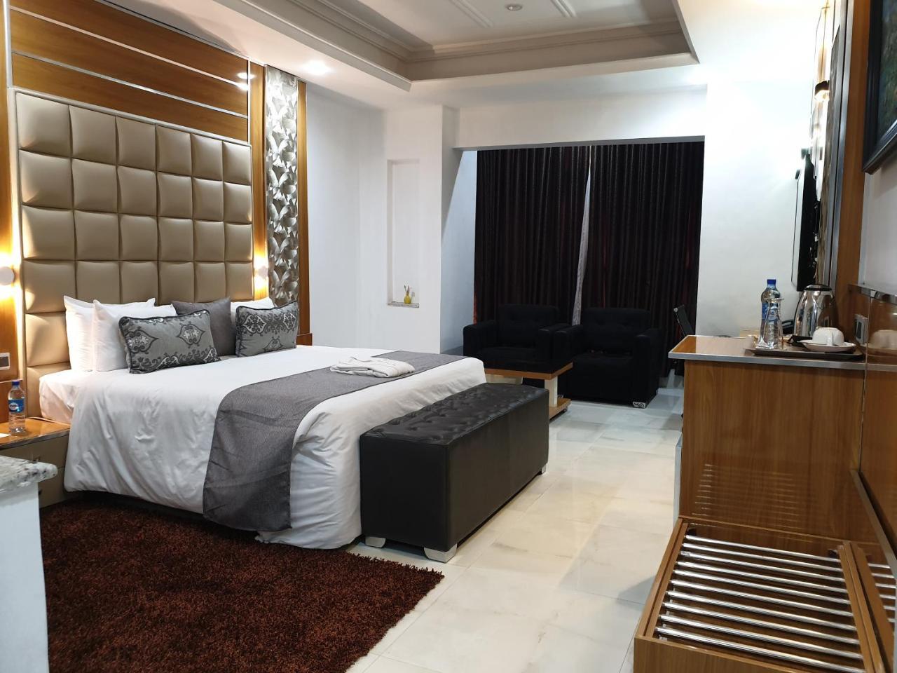 Caesar'S Luxury Hotel 레키 외부 사진