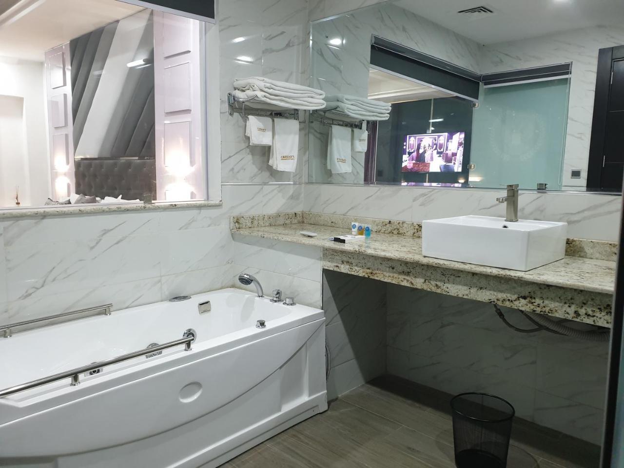 Caesar'S Luxury Hotel 레키 외부 사진